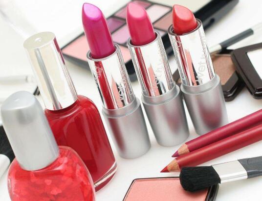 大男孩不走尋常路 網(wǎng)上銷售化妝品有訣竅，顧客滿意生意火爆