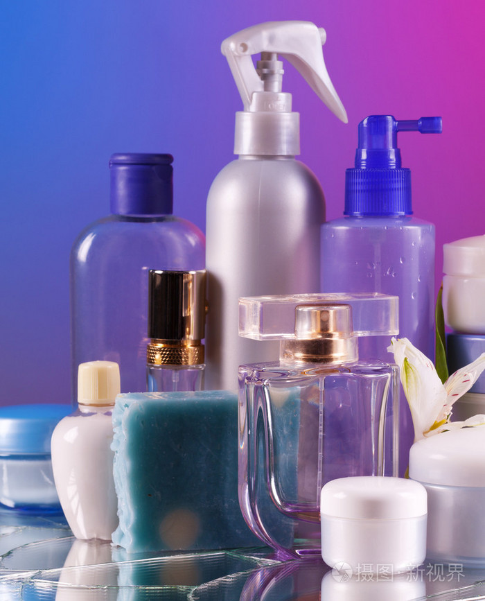 精致細(xì)節(jié) 化妝品瓶的商業(yè)攝影與家居美學(xué)